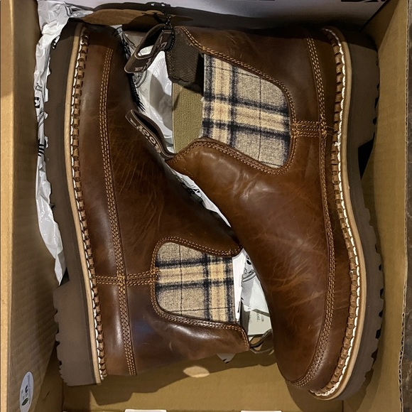 NWT Womens Romeo’s. - Picture 2 of 2